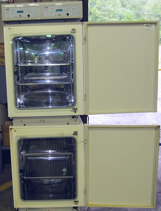 NUAIRE Model NU2700 CO2 Tandem Incubator,